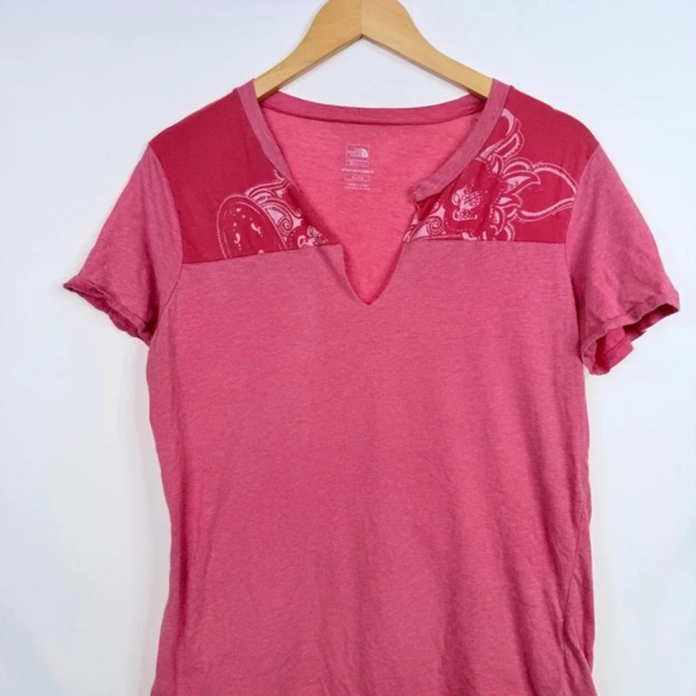 The North Face‎ T-Shirt Women XL Pink Short Sleeve Split Neck Cotton Paisley - Picture 7 of 7